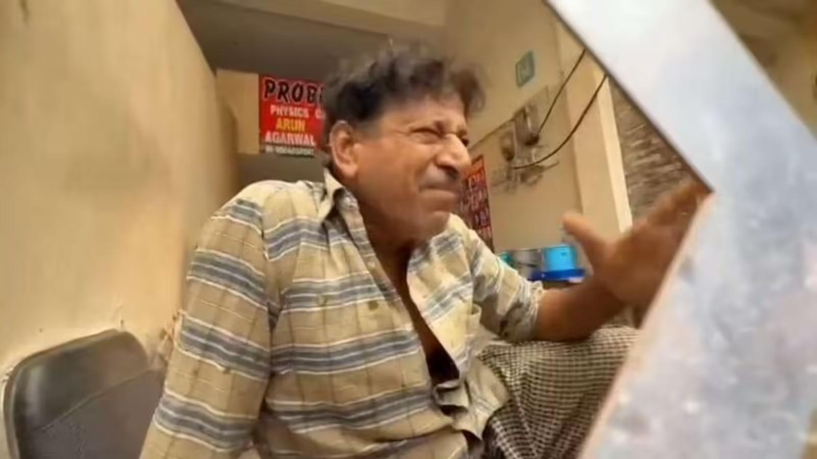 गार्ड अंदर और कोचिंग सेंटर को कर दिया सील