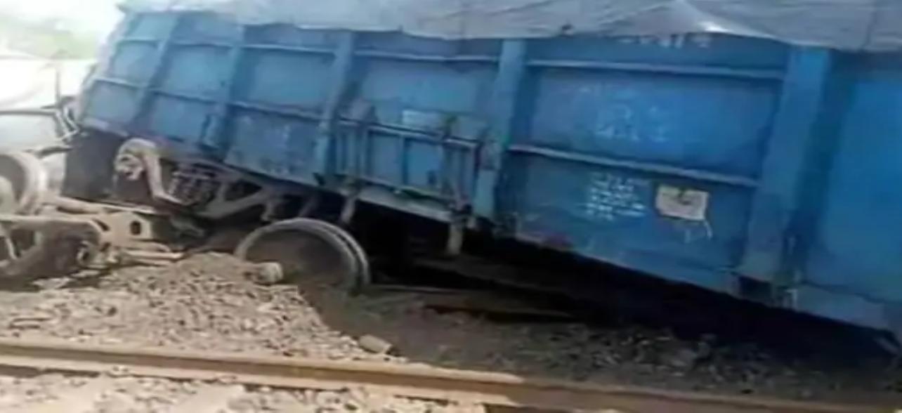 गाजियाबाद में मालगाडी के डिब्बे पटरी से उतरे, यातायात प्रभावित, बडे अधिकारी मौके पर