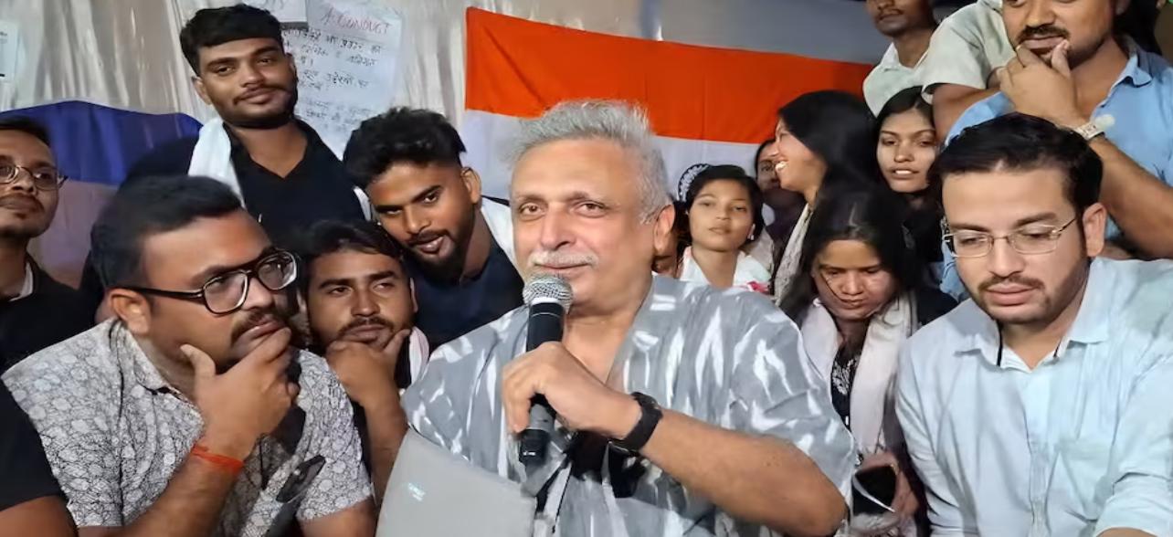 पियूष मिश्रा ने नसीरुद्दीन शाह से किया सवाल इस वक्त वो कौन कुत्ते हैं, जिनके मुंह में हड्डी है