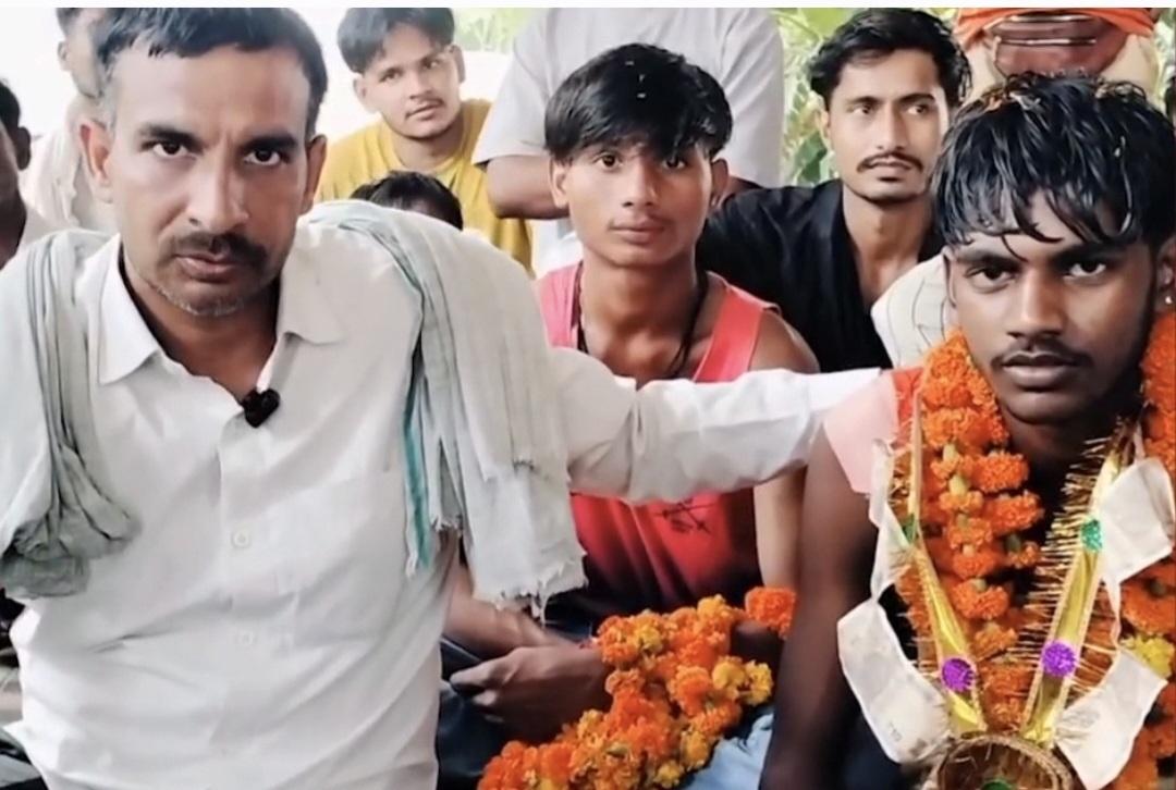 मुस्लिम युवक लाया कांवड तो परिवार वाले बोले घर मत आना