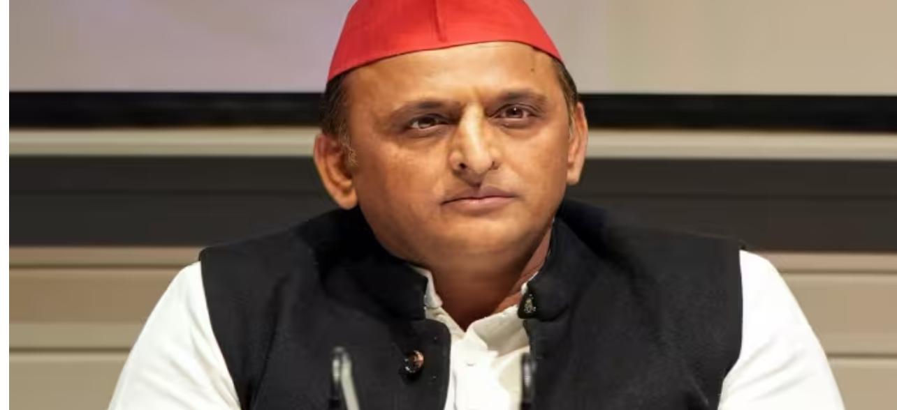 अखिलेश के सामने सपा नेताओं में गाली गलौच और मारपीट, नाराज होकर पार्टी अध्यक्ष बैठक से चले गए