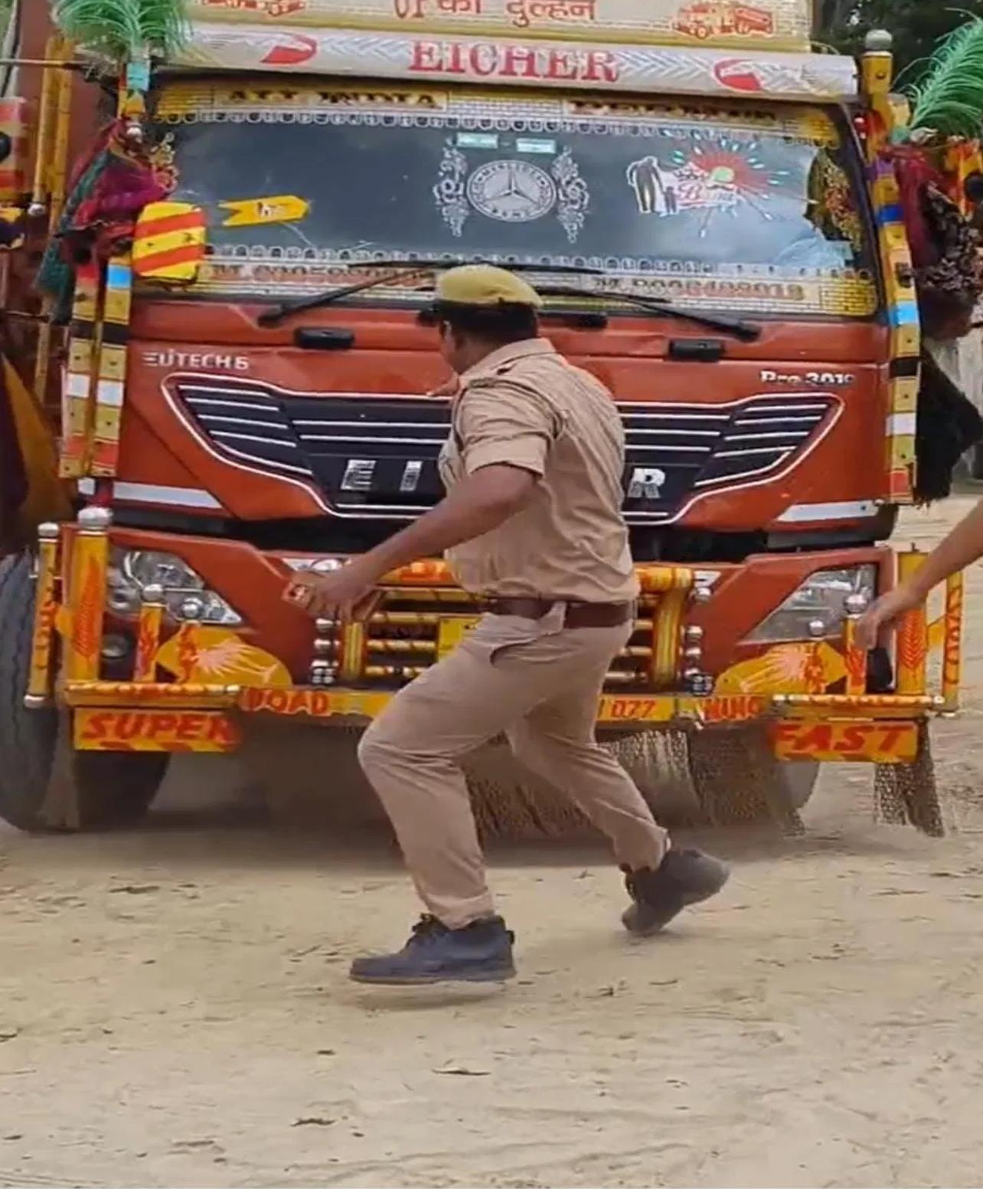 ट्रक चालक ने सिपाही को कुचलने का किया प्रयास